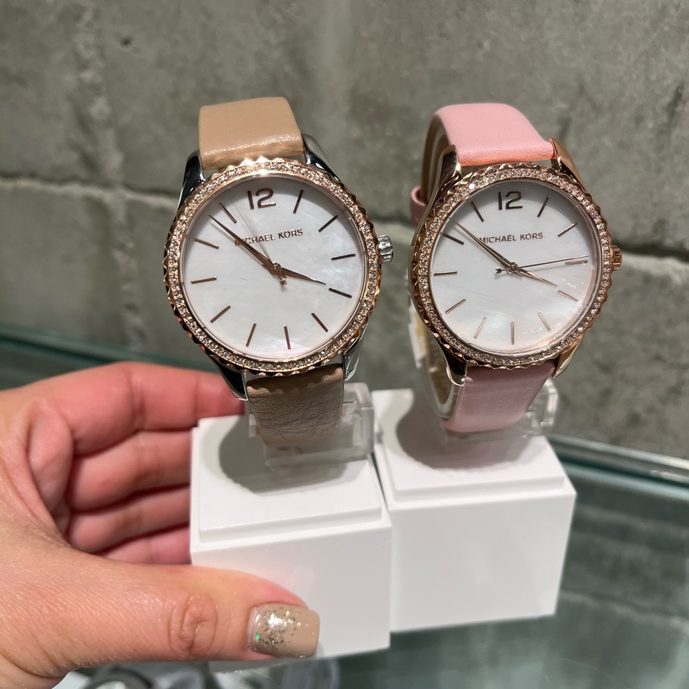 MK WATCH NUDE OR PINK